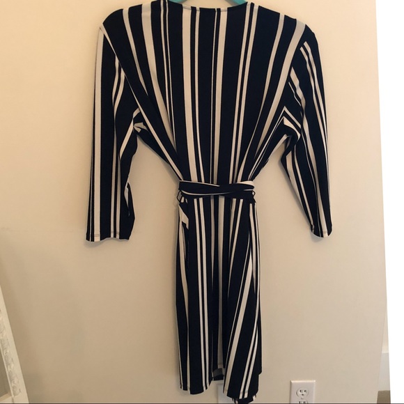 H&M V neck black and white stripped dress - Picture 2 of 2